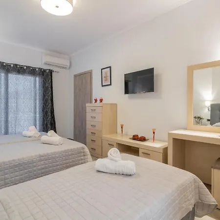 En Elladi Villa *