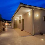 En Elladi Villa *