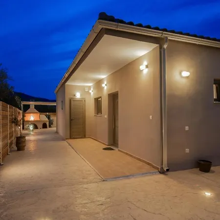 En Elladi Villa *