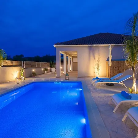 En Elladi Villa