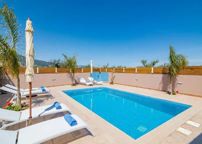 En Elladi Villa *