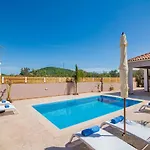 En Elladi Villa