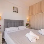En Elladi Villa *